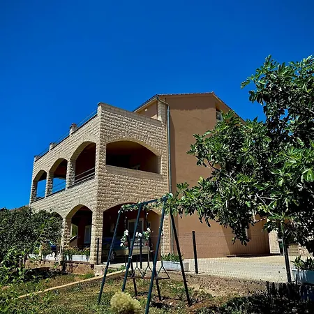 Appartement Tojo *